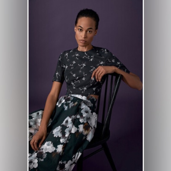 G. LABEL BY GOOP / Taz Short-Sleeve floral crop structured top 6 - Picture 2 of 7